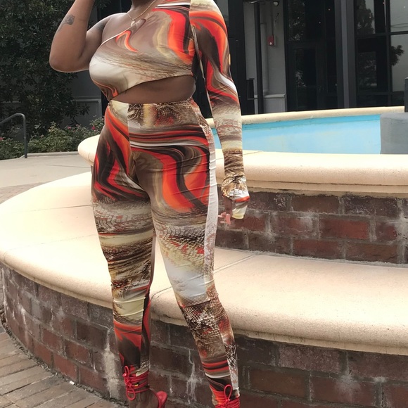 Gold and brown jumpsuit - Picture 2 of 3